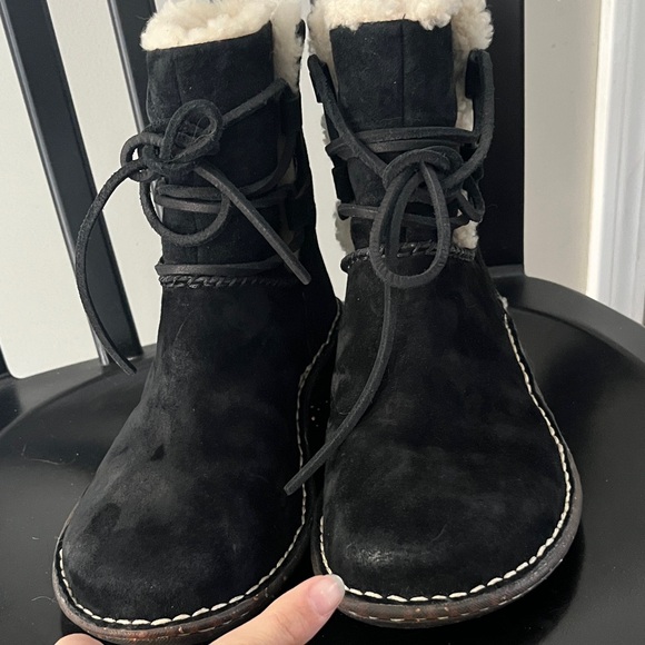UGG Australia Black Shearling-Lined lace up Ankle Boots Sz 8 - Picture 10 of 10